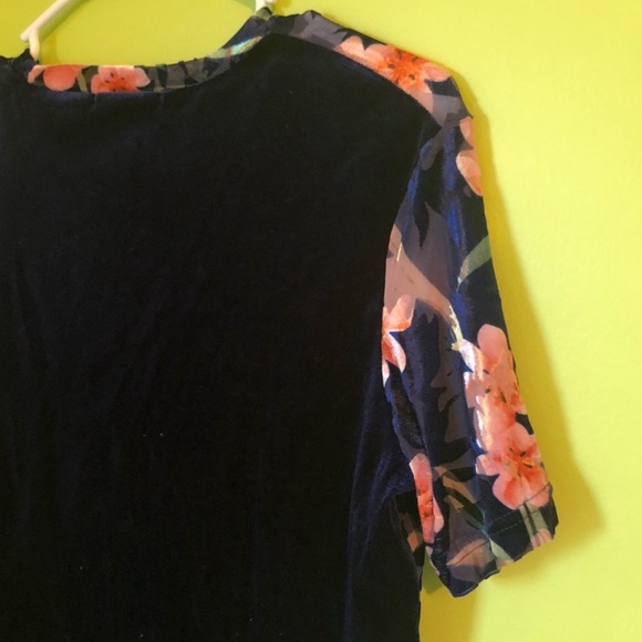 🆕 Zara • blue & pink floral print velvet short sleeve blouse top - Picture 13 of 16
